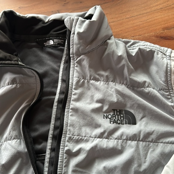 The North Face quarter zip medium pullover - Picture 2 of 7